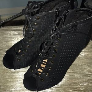 Chunky lace up heels with side zipper